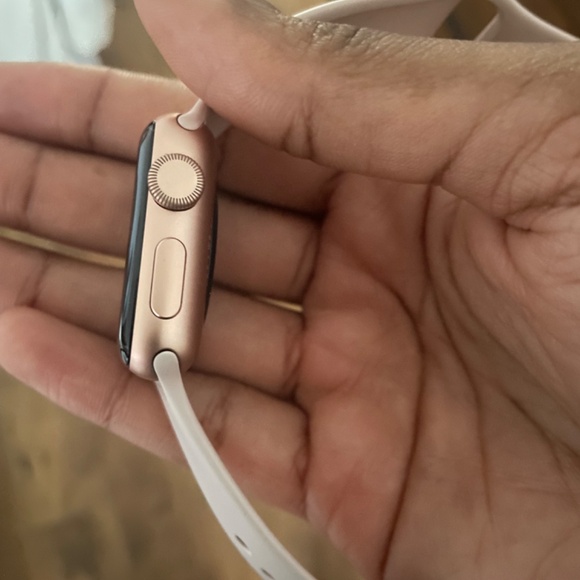 Apple Watch Series 3 - Picture 2 of 11
